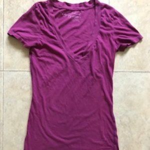 American Eagle Magenta Pink Shirt (Size XS) **2 Tees for $11**